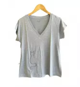 Camiseta Viscose de Bambu Feminina Cinza Mescla Gato Bordado V