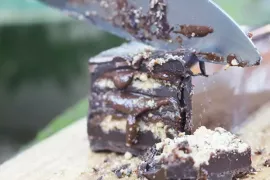 Chocolate Barra 500g recheada com creme de amendoim