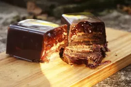 Chocolate Barra 500g recheada com geleia de morango