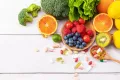 mesa com alimentos para suprir as deficiencias nutricionais em veganos